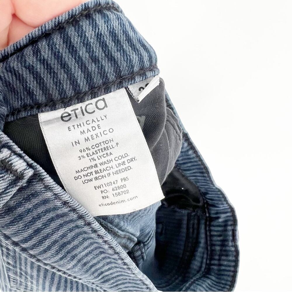 Etica Scarlett Mid Rise‎ Skinnyish Leg Chewed Hem Jeans 30 Night Stripe - Picture 8 of 9
